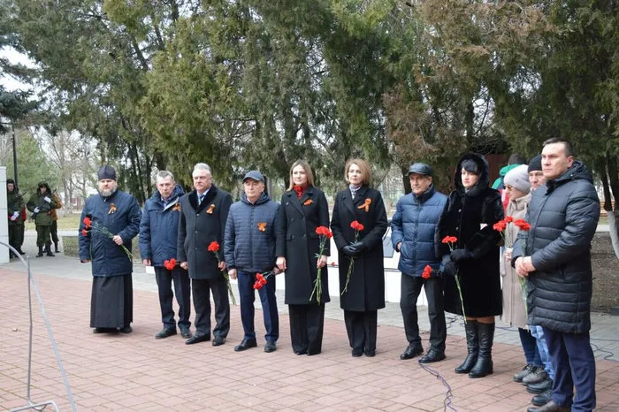 photo_5406826177819165955_y