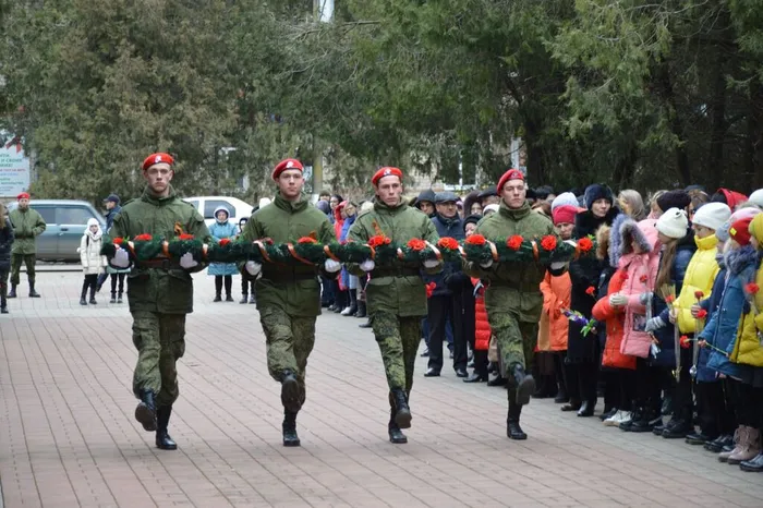 photo_5406715045540381252_y